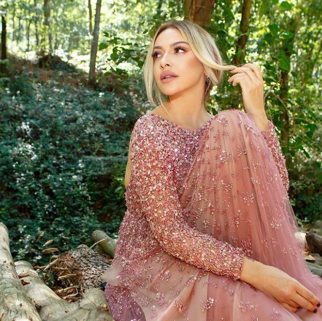 O Ses Türkiye Rap için imaj yenileyen Hadise son paylaşımıyla göz kamaştırdı
