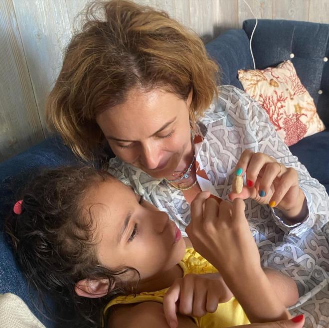 Regl tartışması büyüyor! Ünlü yazar Leandra Cohen, kanlı eteğini paylaşınca büyük tepki çekti