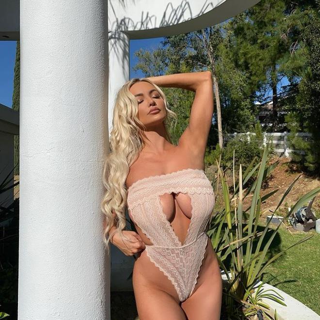 Ünlü kapak kızı Lindsey Pelas Instagram'a sinirlendi! Müstehcen pozlarını ardı ardına paylaştı