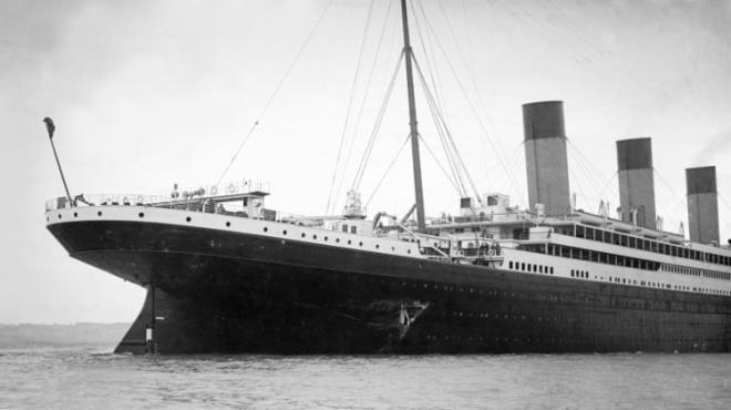 1912 yılında okyanusun karanlık sularına gömülen Titanic batarken bakın kaptan ne yapıyormuş!
