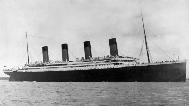 1912 yılında okyanusun karanlık sularına gömülen Titanic batarken bakın kaptan ne yapıyormuş!