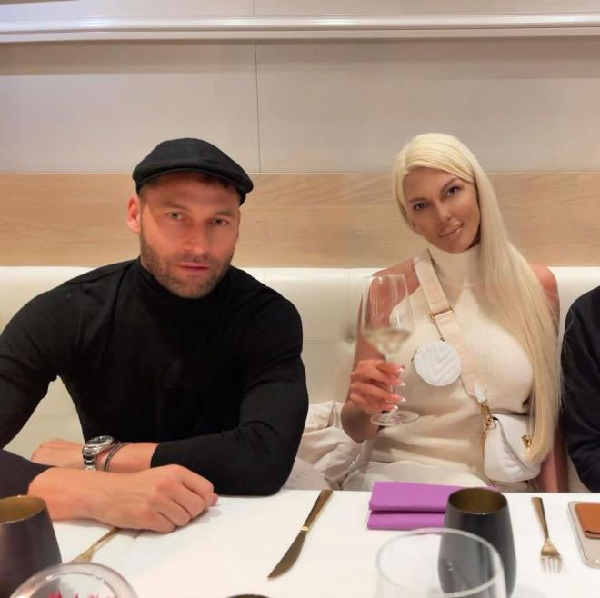 Yasak aşk iddiasıyla olay olan eski yenge Jelena Karleusa paylaşımıyla eşini yere göğe sığdıramadı