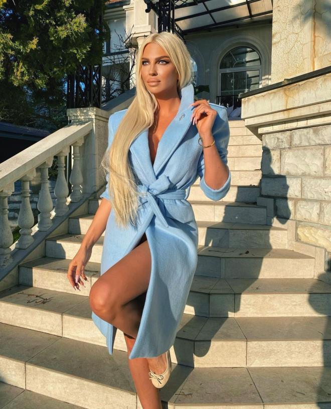 Yasak aşk iddiasıyla olay olan eski yenge Jelena Karleusa paylaşımıyla eşini yere göğe sığdıramadı