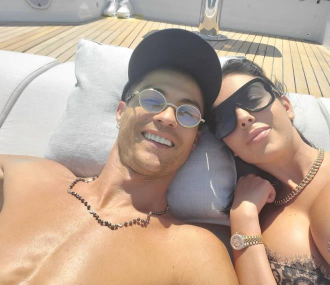 Ronaldo'nun sevgilisi sınırları zorladı! Verdiği çıplak pozlar Avrupa'da gündem oldu