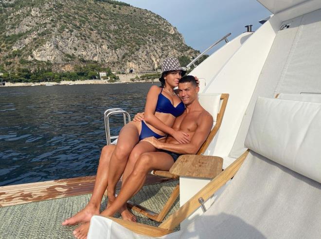 Ronaldo'nun sevgilisi sınırları zorladı! Verdiği çıplak pozlar Avrupa'da gündem oldu