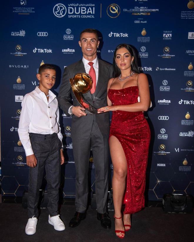 Ronaldo'nun sevgilisi sınırları zorladı! Verdiği çıplak pozlar Avrupa'da gündem oldu