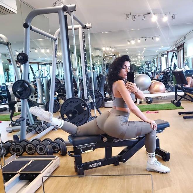 Ronaldo'nun sevgilisi sınırları zorladı! Verdiği çıplak pozlar Avrupa'da gündem oldu
