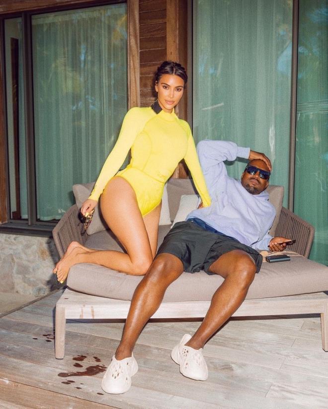 Boşanma öncesi sınırları yıktı geçti! Kim Kardashian bu kez tamamen soyundu