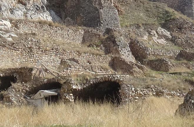 140 metreye inilince çalışmalar aniden durdu! Fatih'in çocukluk arkadaşı Kont Drakula'yı sürgüne gönderdiği kale gizemini koruyor