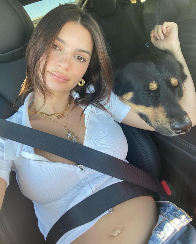 Cesur model Emily Ratajkowski anne oldu! Haberi, emzirme pozuyla duyurdu
