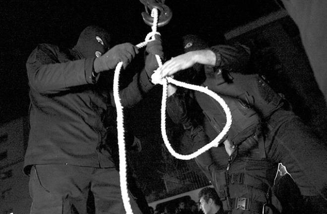 Adamı ağaca bağlayıp karısına gözü önünde tecavüz eden 4 kişinin sonu darağacı oldu