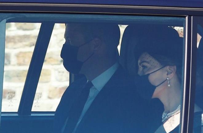Prens Philip'in cenaze töreninde şıklık yarışı! Sarayın gelini tepeden tırnağa göz kamaştırdı