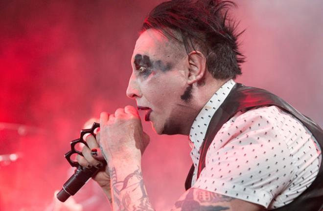 Müzisyen Marilyn Manson'a asistanından cinsel saldırı suçlaması: Zorla tecavüz edip, misafirlerinin dokunmasına izin verdi