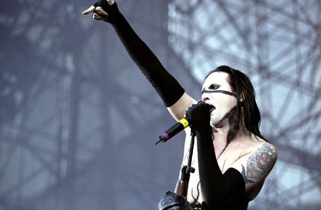 Müzisyen Marilyn Manson'a asistanından cinsel saldırı suçlaması: Zorla tecavüz edip, misafirlerinin dokunmasına izin verdi