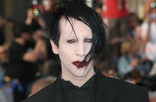 Müzisyen Marilyn Manson'a asistanından cinsel saldırı suçlaması: Zorla tecavüz edip, misafirlerinin dokunmasına izin verdi