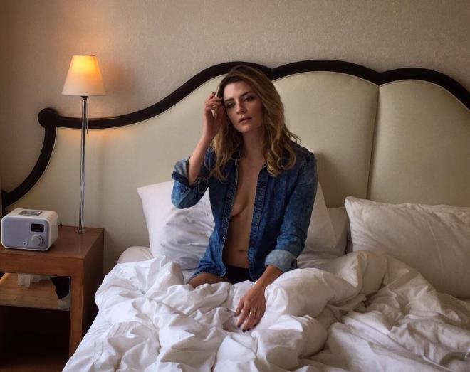 Bakire olduğu için baskı hisseden güzel oyuncu Mischa Barton itiraf etti: Sonunda biriyle birlikte oldum
