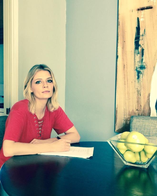 Bakire olduğu için baskı hisseden güzel oyuncu Mischa Barton itiraf etti: Sonunda biriyle birlikte oldum
