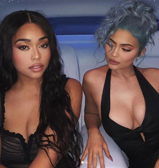 Kylie Jenner'ın eski dostu Jordyn Woods, transparan kıyafetiyle her yerini sergiledi