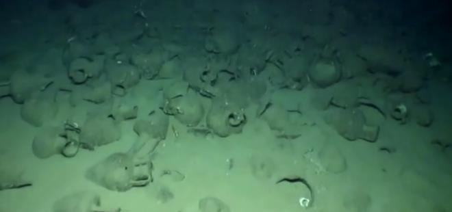 Denizin binlerce metre derinliğinde bulundu! 2 bin 500 yıllık enkazdan neler çıktı neler