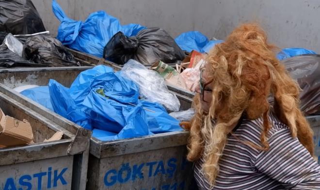 Milyonlarca kişi şahit oldu! Evsiz bayanın değişimi akıllara sakinlik verdi