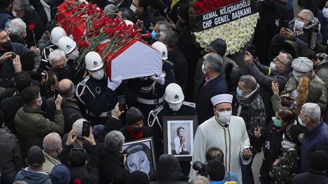 Gözler onu aradı! Türk Sineması'nın Sultan'ı, sessizce tabutun yanına gelip dostuna veda etti - Resim 19