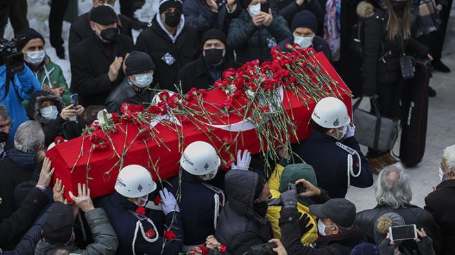 Gözler onu aradı! Türk Sineması'nın Sultan'ı, sessizce tabutun yanına gelip dostuna veda etti - Resim 22