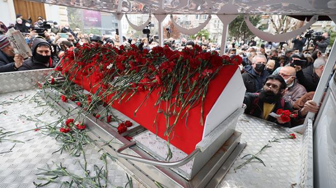 Gözler onu aradı! Türk Sineması'nın Sultan'ı, sessizce tabutun yanına gelip dostuna veda etti - Resim 15