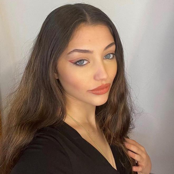 Mihrimah Sultan'ın kızı büyüdü! Görenler Nurgül Yeşilçay'a benzetiyor - Resim 13