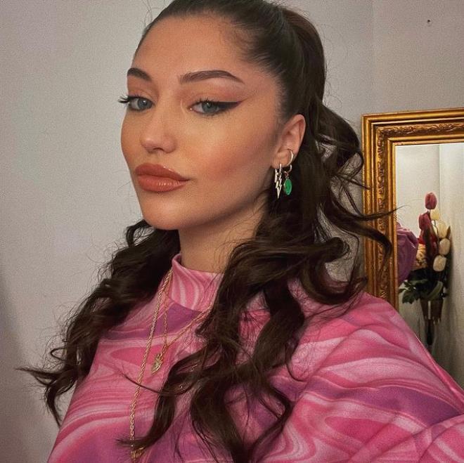 Mihrimah Sultan'ın kızı büyüdü! Görenler Nurgül Yeşilçay'a benzetiyor - Resim 12