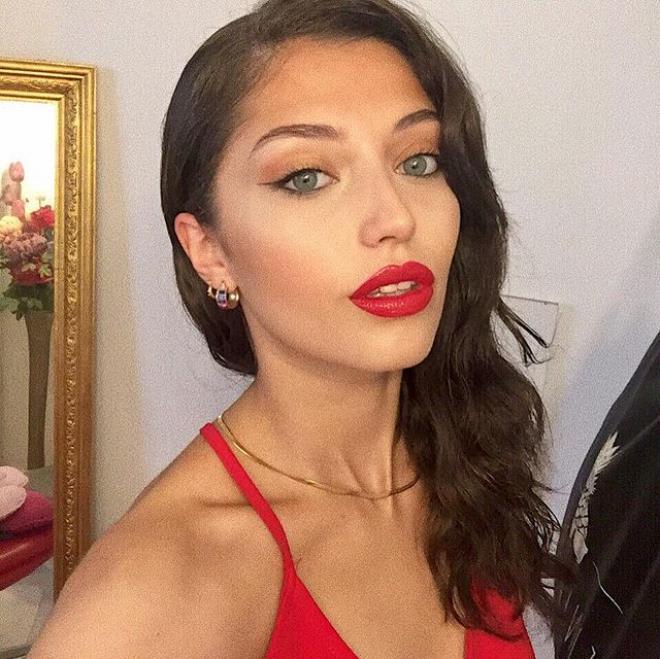 Mihrimah Sultan'ın kızı büyüdü! Görenler Nurgül Yeşilçay'a benzetiyor - Resim 1