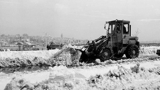 Hiç kimse beklemiyordu! İşte İstanbul'a bir gecede gelen efsanevi 1987 kar fırtınası