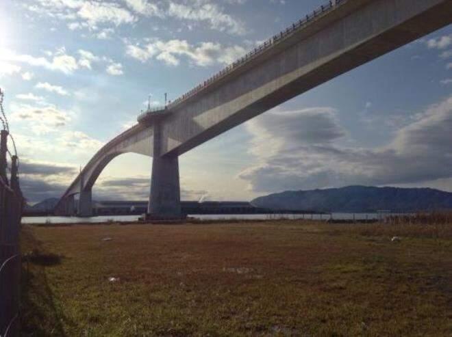 Burada otomobil sürmek yürek ister! İşte dünyanın en fecî köprüsü