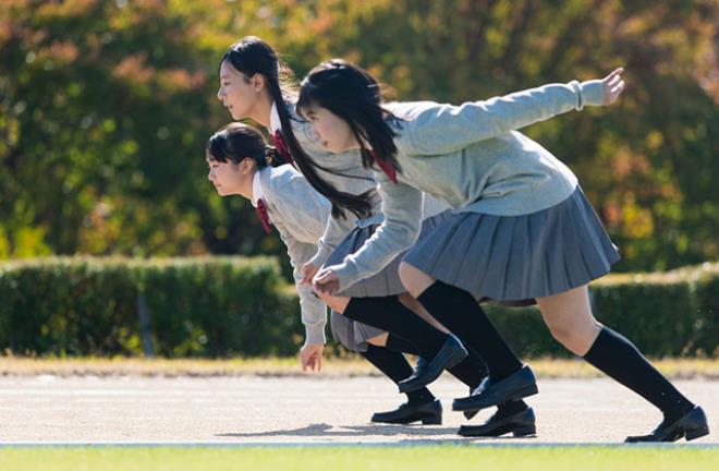 Japonya'da erkekler tahrik olmasın diye kız öğrencilerin saçlarını atkuyruğu yapması yasak!