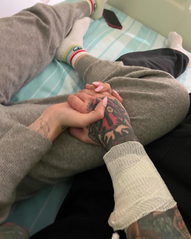 Ünlü ikili kanser şoku! Chiara Ferragni'nin rapçi eşi Fedez ameliyattan sonra hasta yatağından paylaştı