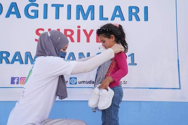 Gamze Özçelik yeniden yollara düştü! Takipçilerinden tatlı lisanla bir de ricada bulundu