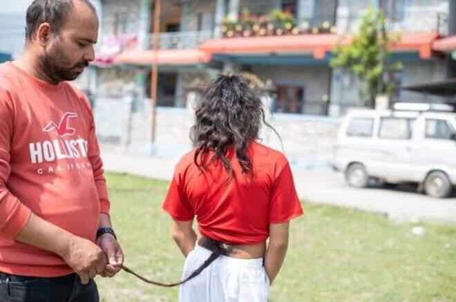 Görenler dönüp bir kere daha bakıyor! 16 yaşındaki genç sıra dışı özelliğiyle hayrete düşürüyor