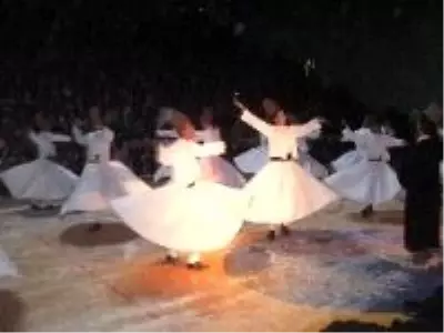 Semazenler Devreklileri büyüledi Semazenler Devreklileri büyüledi
