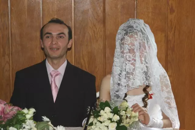 Adres Sorduğu Polis Memuruyla Nikah Masasına Oturdu