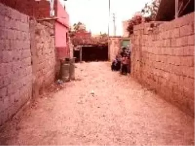 Suriye'de sıkılan serseri kurşun Türkiye'deki çocuğu hastanelik etti Suriye'de sıkılan serseri kurşun Türkiye'deki çocuğu hastanelik etti