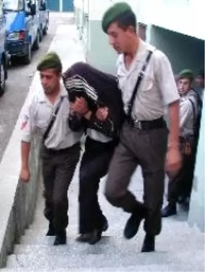 Türk Telokom'un kablolarını çalan 20 kişiden oluşan 4 ayrı şebekeyi çökertildi Türk Telokom'un kablolarını çalan 20 kişiden oluşan 4 ayrı şebekeyi çökertildi