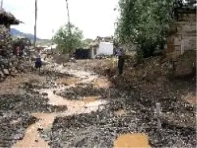 Paşalı beldesi, yağmur nedeniyle 3 gündür susuz ve elektriksiz