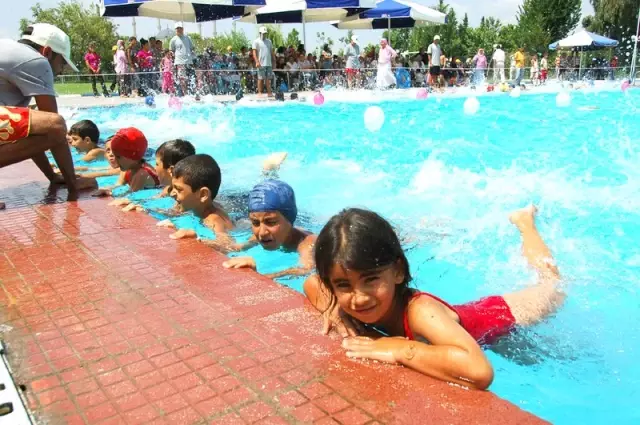 Adana'da Yüzme Kursları Başladı