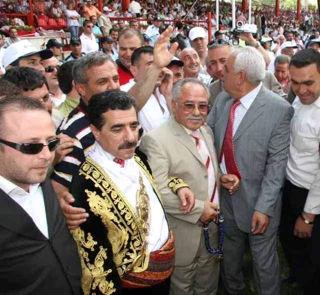 647. Tarihi Kırkpınar Yağlı Güreşleri Ağası Mehmet Cadıl Oldu 647. Tarihi Kırkpınar Yağlı Güreşleri Ağası Mehmet Cadıl Oldu