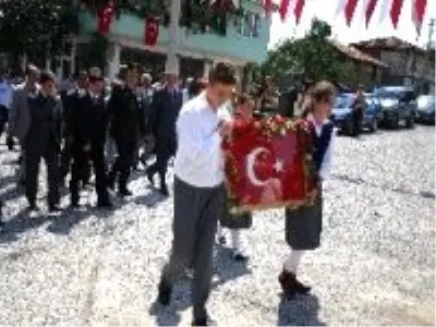 Atatürk'ün Düzce'ye gelişinin 73. yılı Selamlar köyünde kutlandı