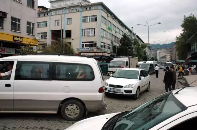 Rize'nin Trafik Çilesi Bitmiyor Rize'nin Trafik Çilesi Bitmiyor