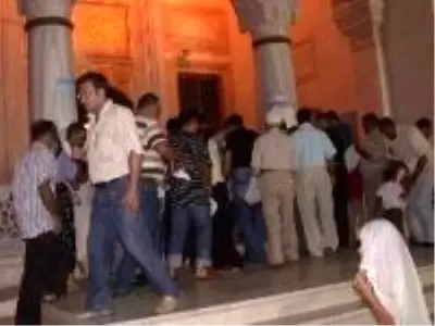 Adana'da Berat coşkusu; vatandaşlar Sabancı Merkez Camii'ne akın etti Adana'da Berat coşkusu; vatandaşlar Sabancı Merkez Camii'ne akın etti
