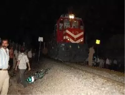 Manisa'da tren kazası bir yaralı Manisa'da tren kazası bir yaralı