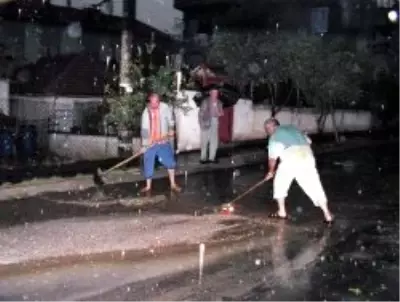 Denizli'de Şiddetli Yağış Su Baskınlarına Neden Oldu Denizli'de Şiddetli Yağış Su Baskınlarına Neden Oldu