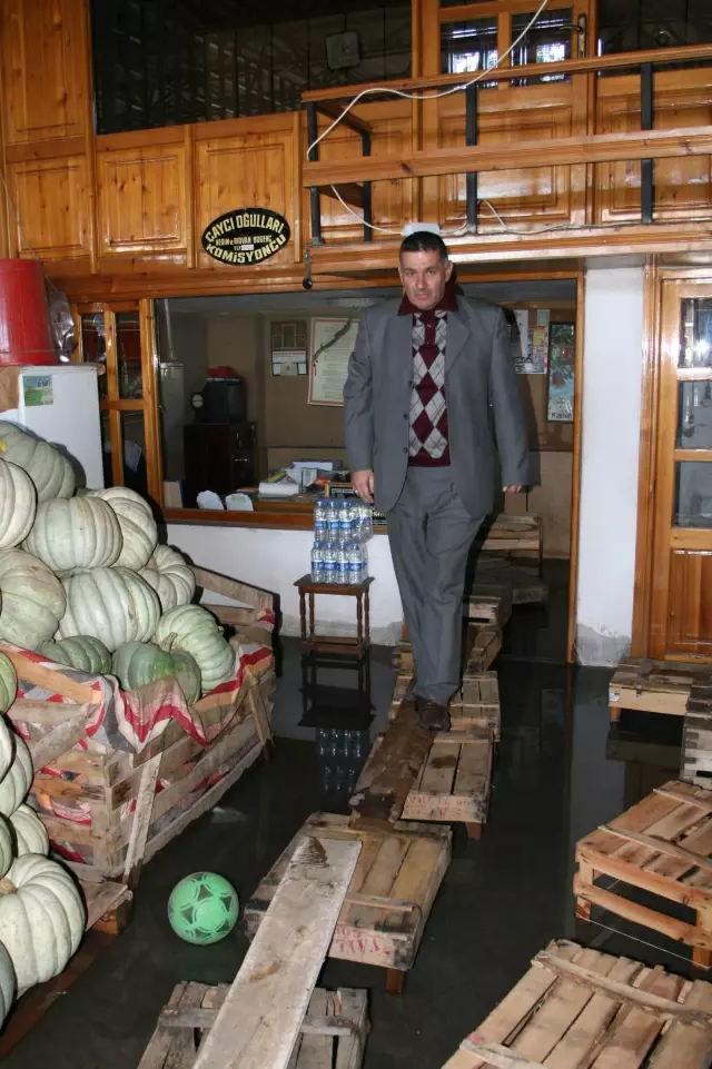 Trabzon Sebze ve Meyve Hali Esnafı Su Baskınları Nedeniyle Perişan