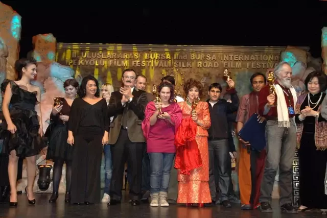 Bursa İpek Yolu Film Festivali'ne Görkemli Kapanış Bursa İpek Yolu Film Festivali'ne Görkemli Kapanış